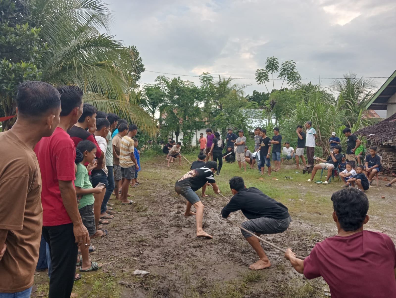 Kegiatan Lomba Tarik Tambang untuk Merayakan Hari Kemerdekaan